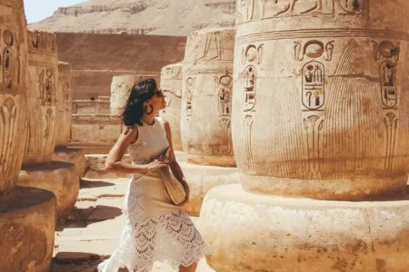 A wonderful picture of a tourist in Luxor 1450x944