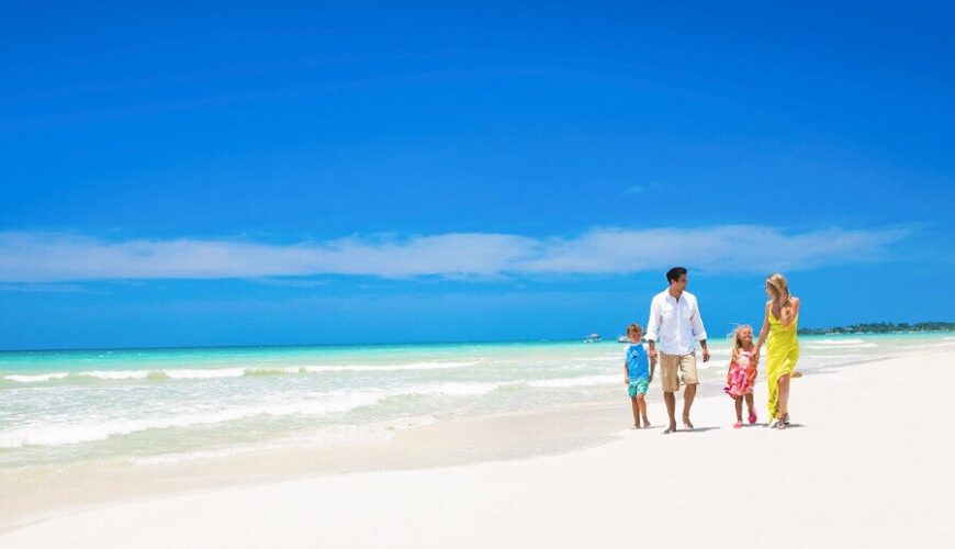 A wonderful shot of a family from one of the trips to the Red Sea 900x600